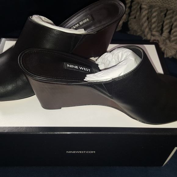 (SOLD) Nine West Shoes - Picture 6 of 7